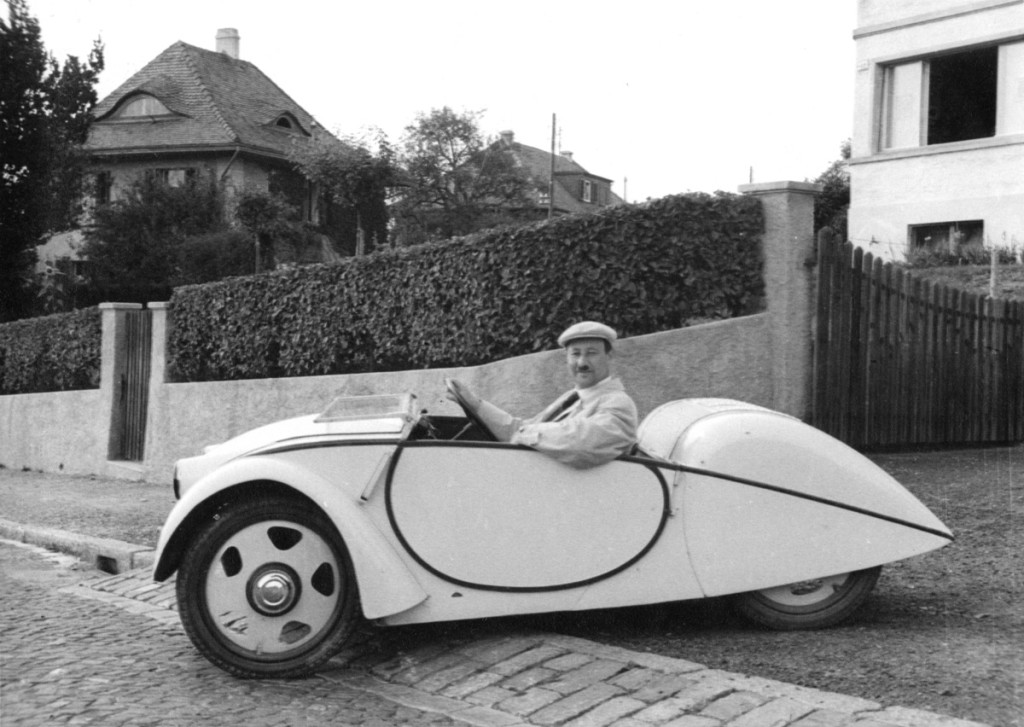 1938-JosefGanz_testdriving-SwissVW-2