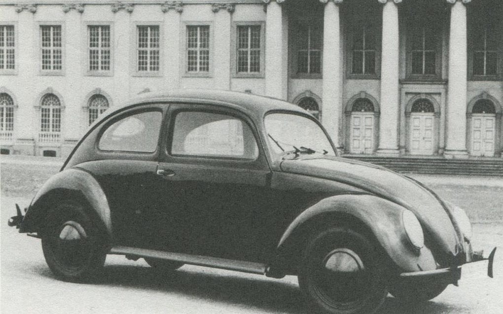 1938 da VW blev præsenteret for folket - bemærk den 2-delte bagrude